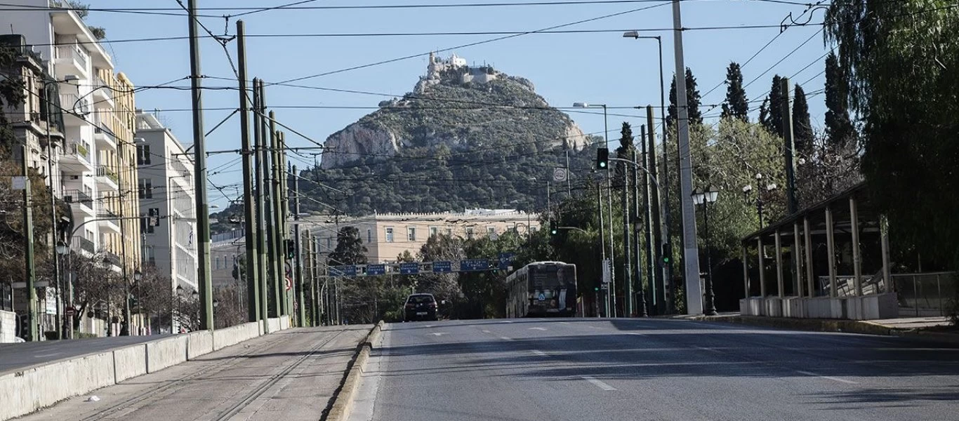 Οι «ειδικοί» προτείνουν μοντέλο Ουχάν για την Ελλάδα: «Θα βγαίνει μόνο ένας από το σπίτι και κάθε 3-4 μέρες»!